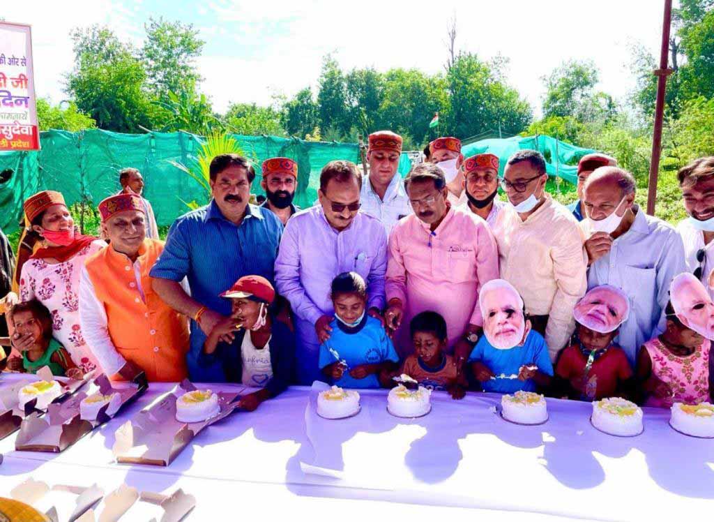 प्रधानमंत्री नरेंद्र मोदी के जन्मदिन पर तिरंगा यात्रा से लेकर सेवा बस्ती में भाजपा ने किया सेवा समर् प्रधानमंत्री नरेंद्र मोदी के जन्मदिन पर तिरंगा यात्रा से लेकर सेवा बस्ती में भाजपा ने किया सेवा समर्